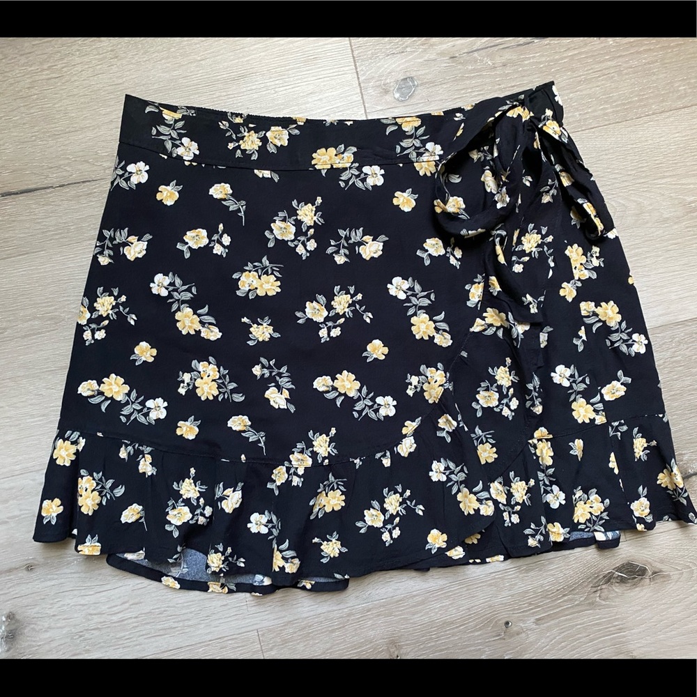 Hollister floral skort